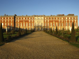 hamptoncourt palace
