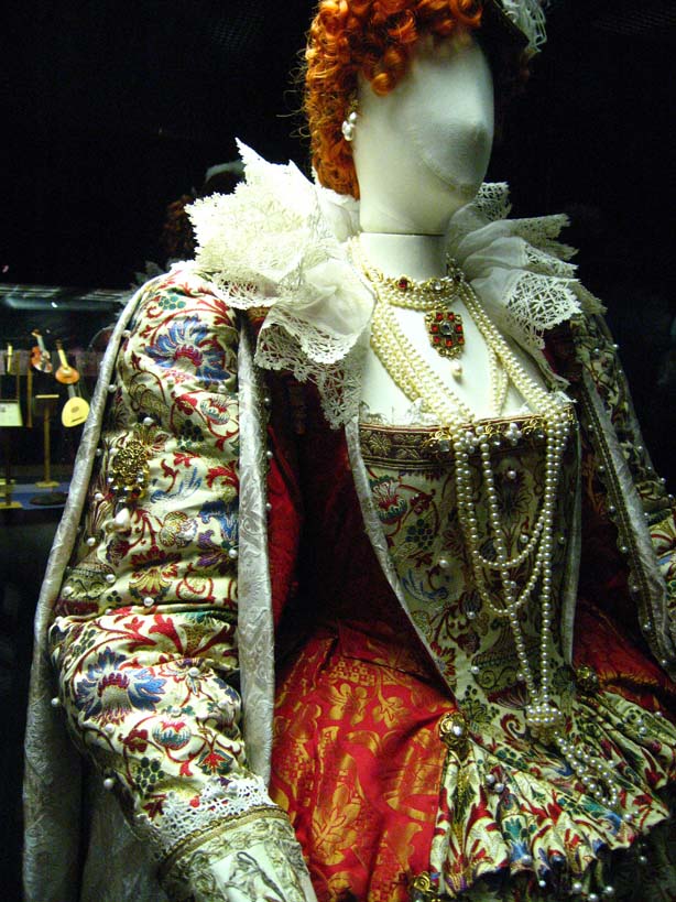 Queen Elizabeth costume globe theatre london